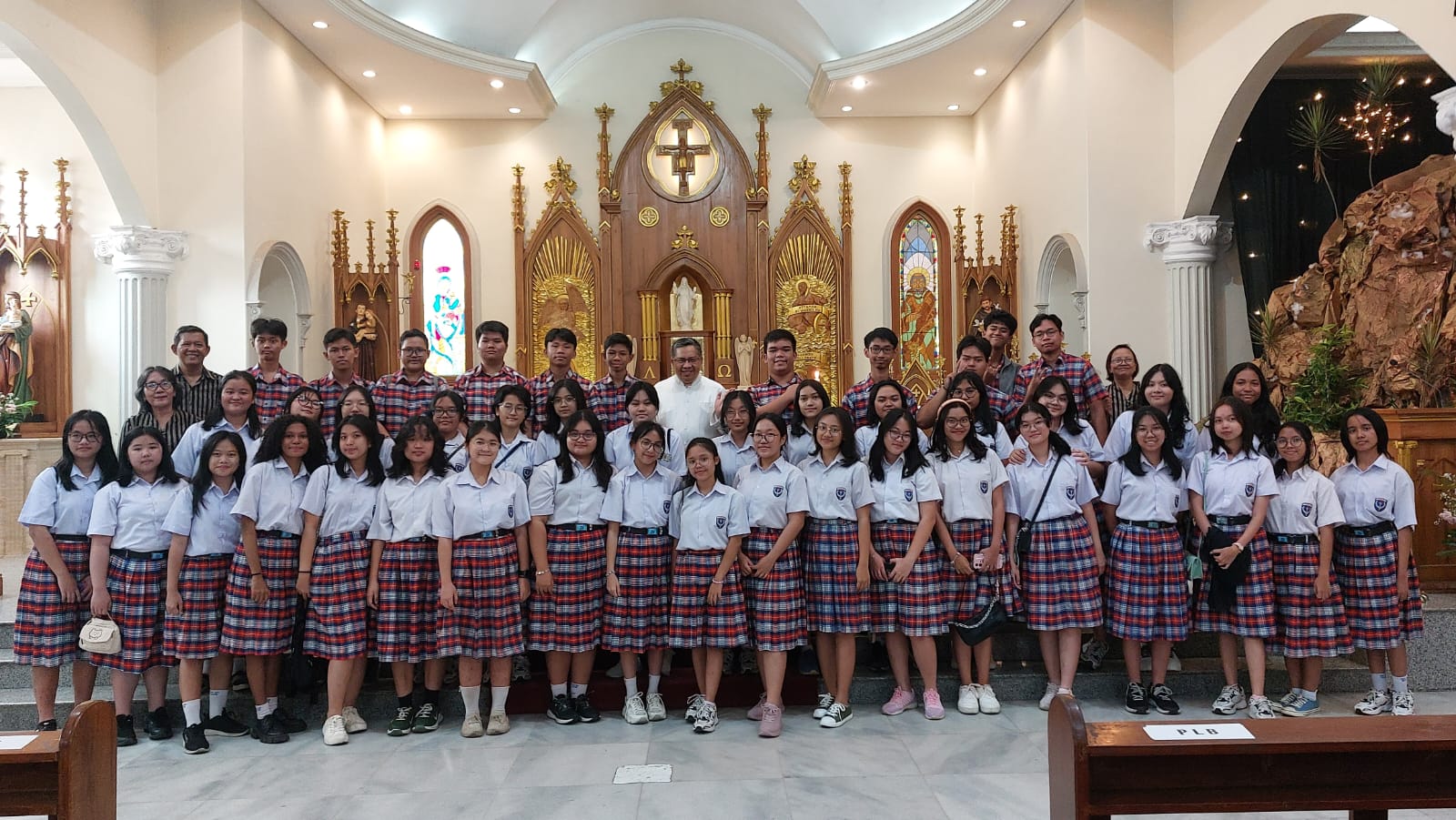 Koor SMA Budi Mulia Bogor di St. Fransiskus Asisi