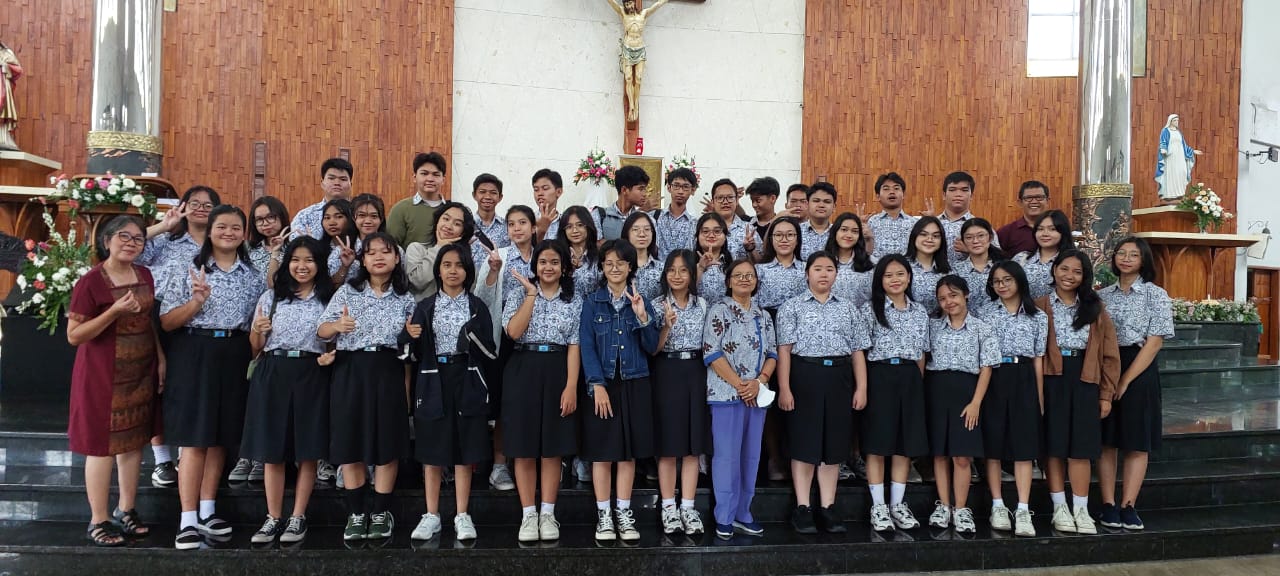 Koor SMA Budi Mulia Bogor di Gereja Paroki Keluarga Kudus Cibinong